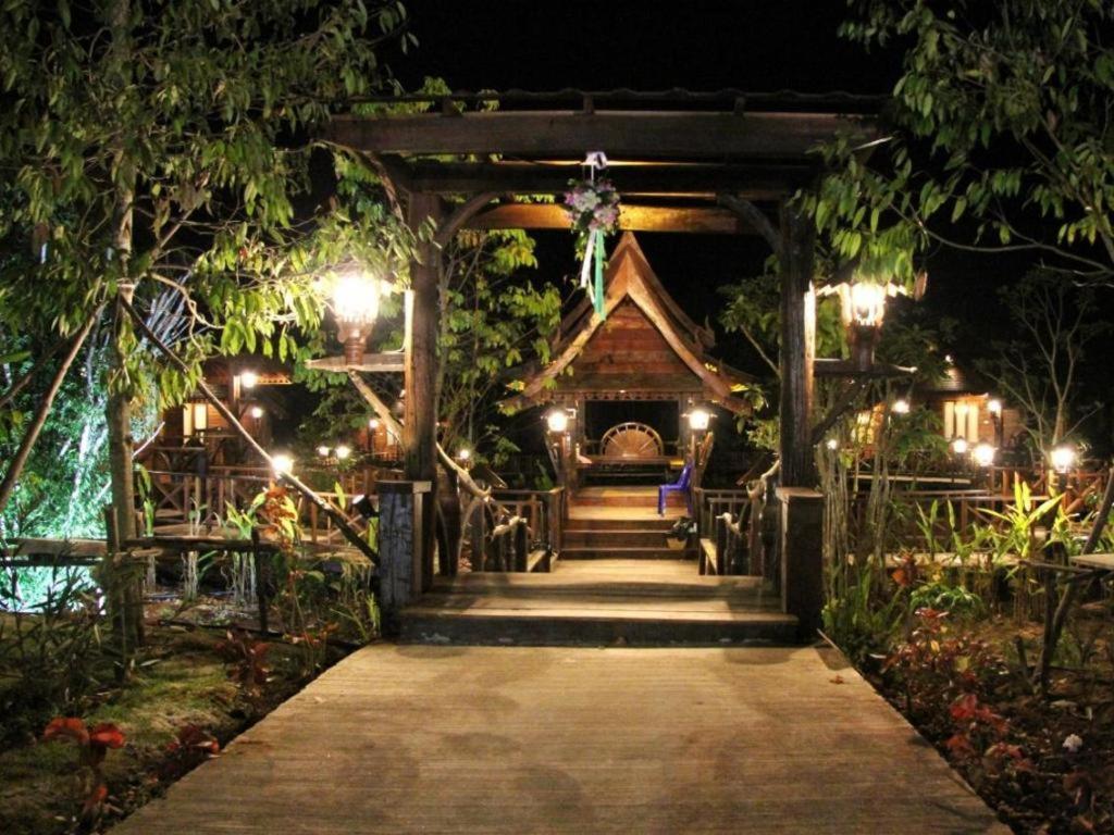 Burilamplai Resort Thung Yai Exterior photo